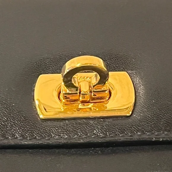 EUC Salvatore Ferragamo Tri-Fold Gancini Clasp Wallet w/ Kisslock